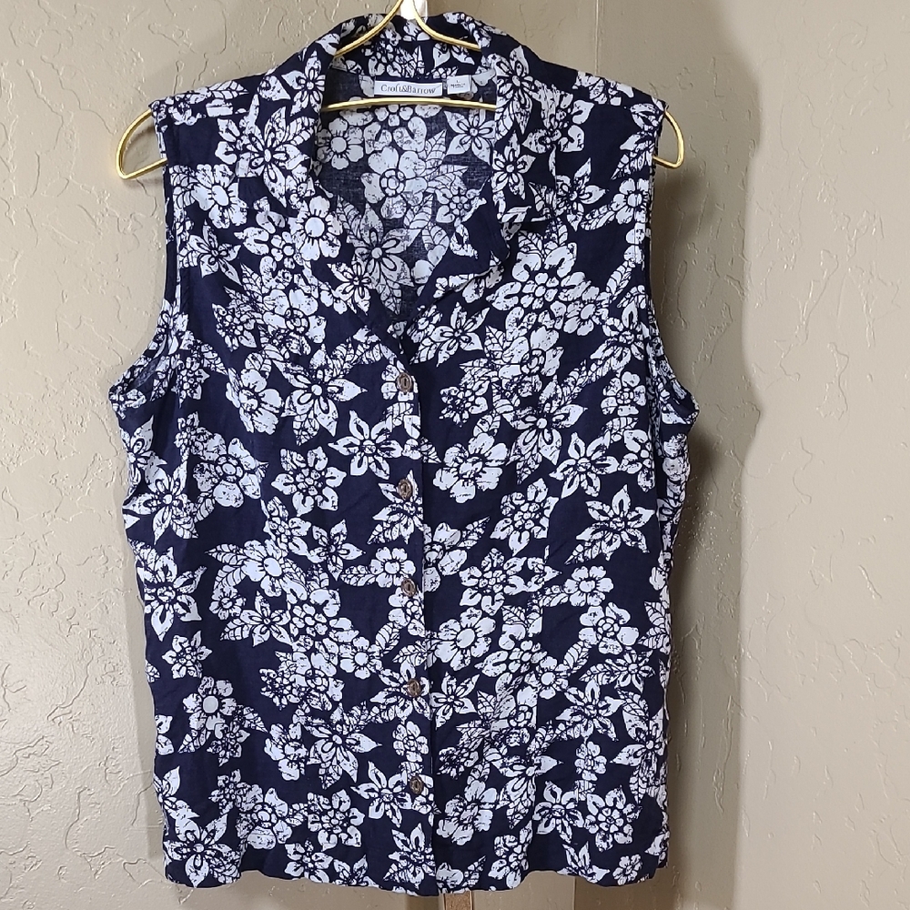 Croft & Barrow Navy and White Floral Sleeveless Blouse Large